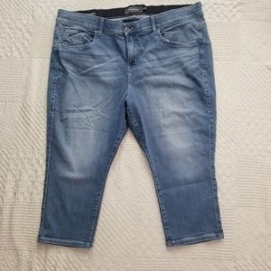 Torrid Bombshell Skinny Elastic Waist Denim Capris Size 26